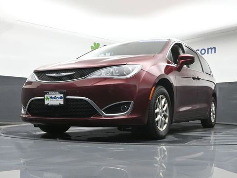 Used 2020 Chrysler Pacifica Touring w/ Advanced Safetytec Group image 6