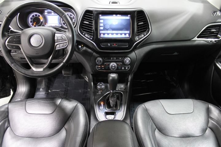 Used 2019 Jeep Cherokee Limited AWD/4WD image 2
