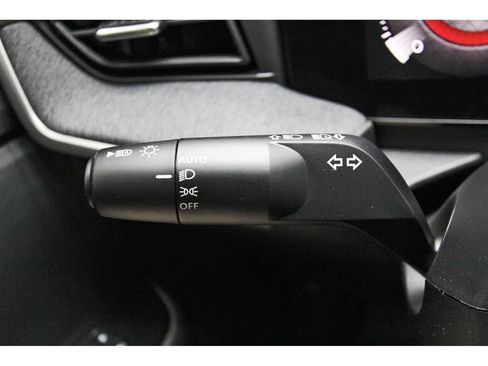 Used 2026 Nissan Kicks SV w/ SV Premium Package FWD image 17