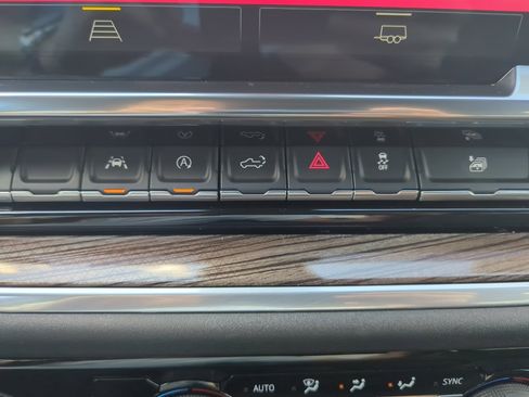 Used 2024 Chevrolet Silverado 1500 LT image 23