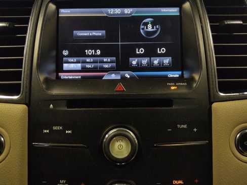 Used 2015 Ford Taurus Limited FWD image 25