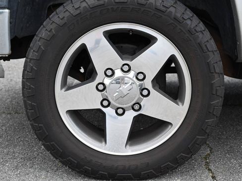 Used 2006 Chevrolet Silverado 2500 LT w/ Skid Plate Package AWD/4WD image 34
