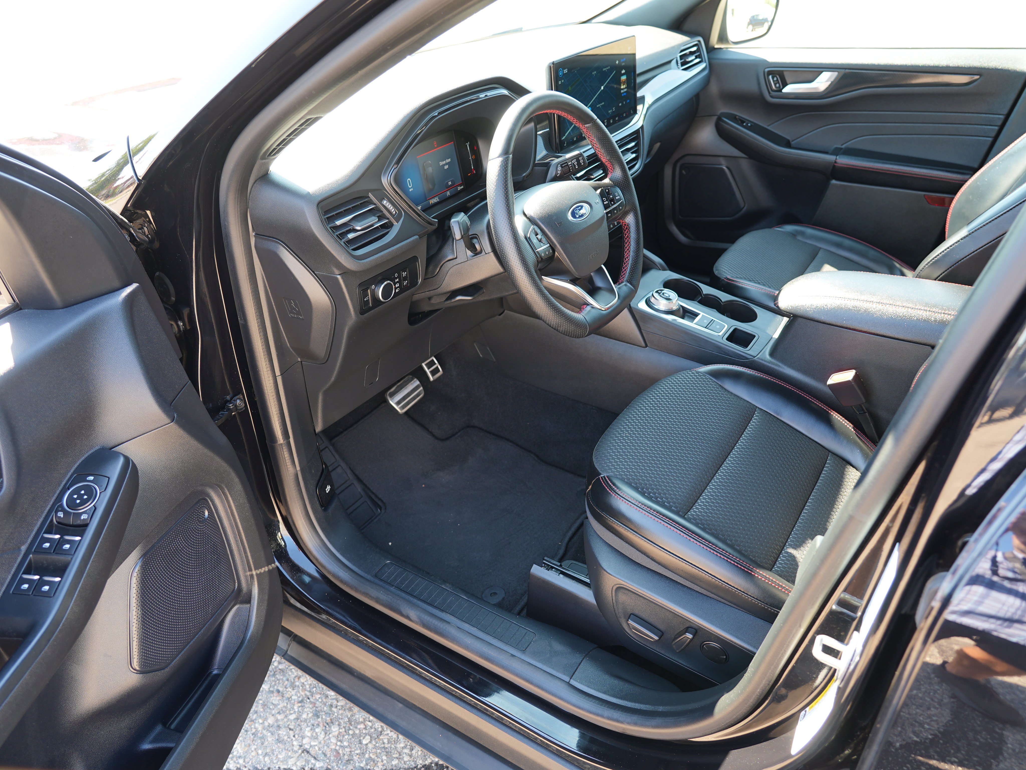 Used 2024 Ford Escape ST-Line w/ Tech Pack #1 AWD/4WD image 15