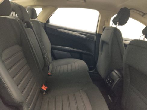 Used 2020 Ford Fusion SE FWD image 19