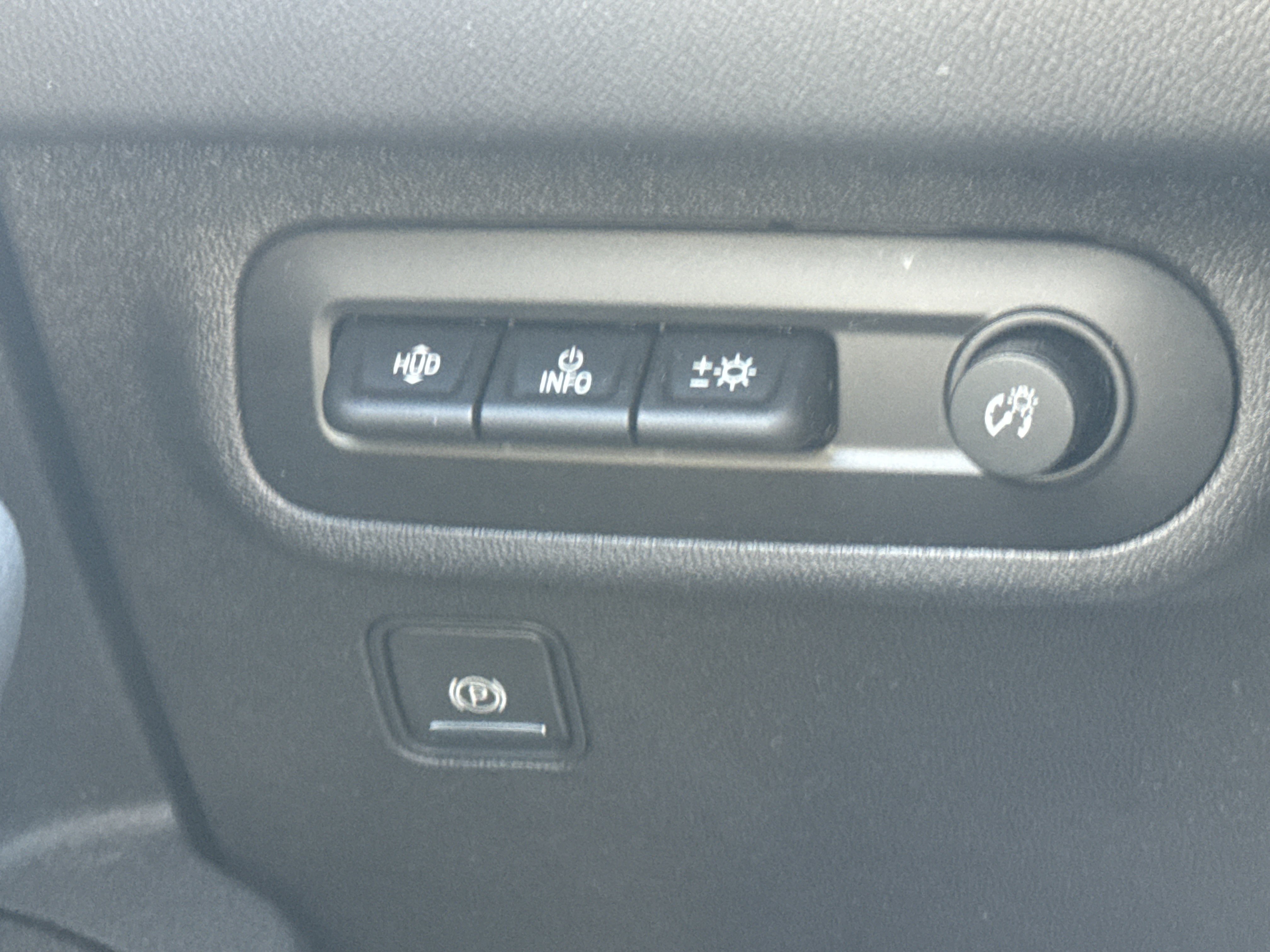 Used 2022 GMC Terrain SLT w/ Infotainment Package II AWD/4WD image 18