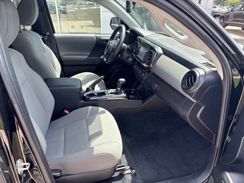 Used 2017 Toyota Tacoma SR5 w/ Tow Package AWD/4WD image 31