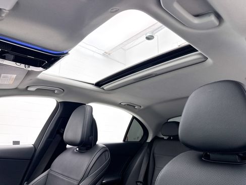 Used 2023 Mercedes-Benz C 300 Sedan image 3