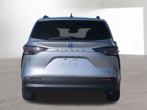 Certified 2023 Toyota Sienna XLE image 6