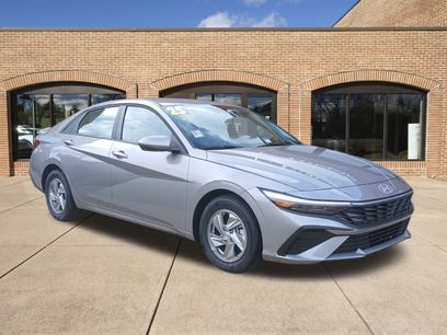 New 2025 Hyundai Elantra SE w/ Cargo Package