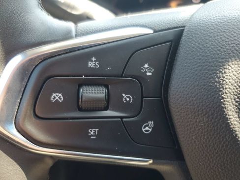 Used 2024 Chevrolet Trax LT w/ Sunroof Package FWD image 24