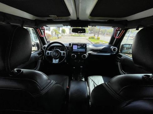 Used 2017 Jeep Wrangler Unlimited Rubicon image 15