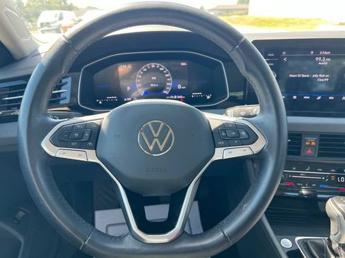 Used 2025 Volkswagen Jetta SE FWD image 19