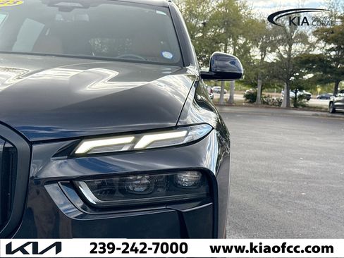 Used 2023 BMW X7 xDrive40i w/ M Sport Package image 9