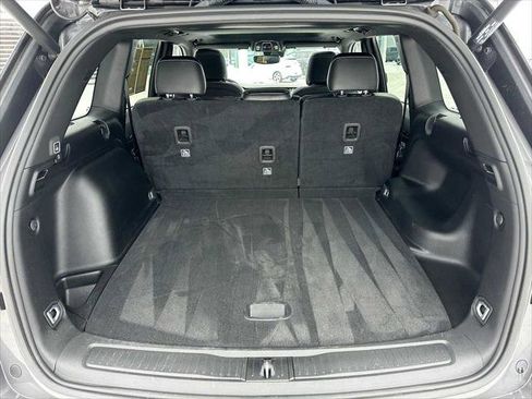 Used 2023 Jeep Grand Cherokee Altitude image 14