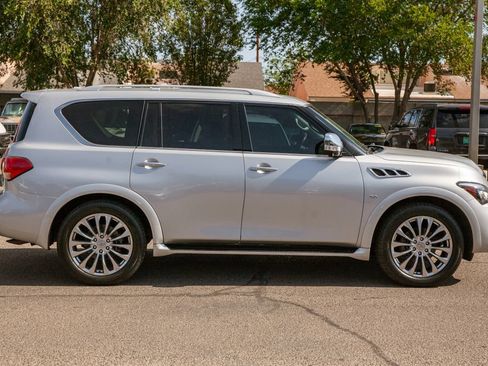 Used 2017 INFINITI QX80 4WD w/ Deluxe Technology Package image 4
