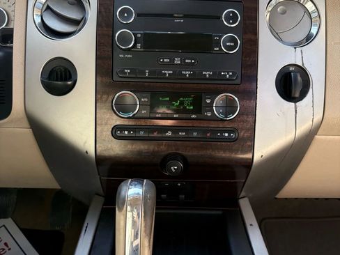 Used 2014 Ford Expedition XLT w/ Equipment Group 202A image 28