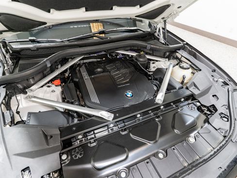 Used 2022 BMW X5 xDrive40i w/ M Sport Package image 34