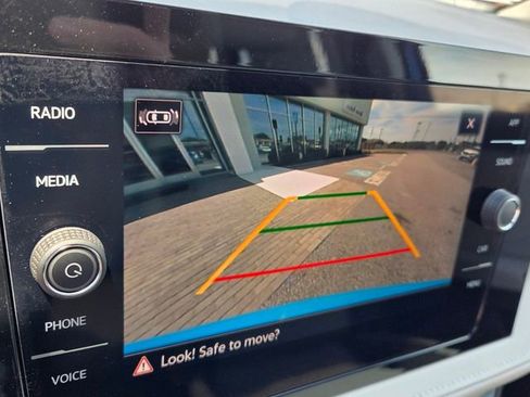 New 2026 Volkswagen Taos SE image 20