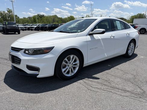 Used 2017 Chevrolet Malibu LT w/ Leather Package FWD image 8