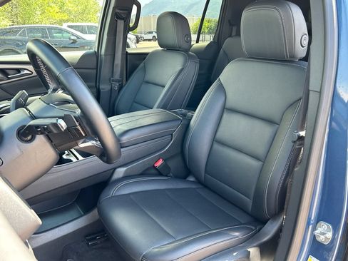Used 2025 Chevrolet Traverse LT AWD/4WD image 16