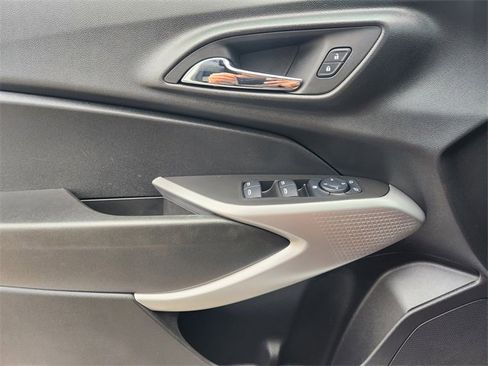 Used 2024 Chevrolet Trax RS FWD image 24