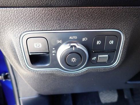 Used 2020 Mercedes-Benz GLB 250 4MATIC image 14