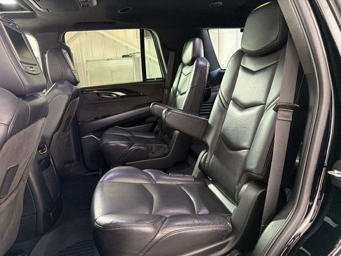 Used 2019 Cadillac Escalade Platinum AWD/4WD image 24