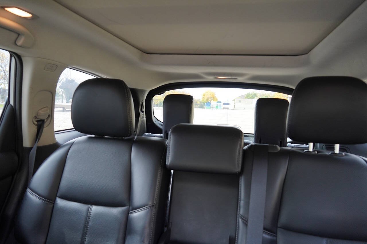 Used 2017 Nissan Pathfinder Platinum w/ Cargo Package AWD/4WD image 29