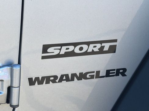 Used 2013 Jeep Wrangler Sport AWD/4WD image 26