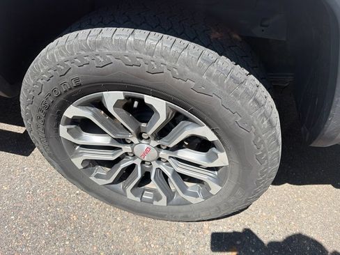 Used 2023 GMC Canyon Denali AWD/4WD image 4