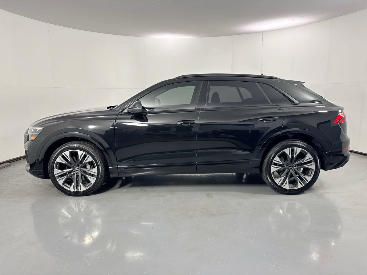 Used 2025 Audi Q8 Premium Plus AWD/4WD image 2