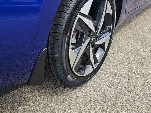 Certified 2023 Hyundai Elantra Limited FWD image 34