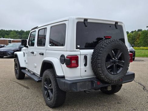 Used 2019 Jeep Wrangler Unlimited Sahara AWD/4WD image 3
