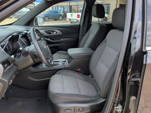 Used 2023 Chevrolet Traverse LT image 12