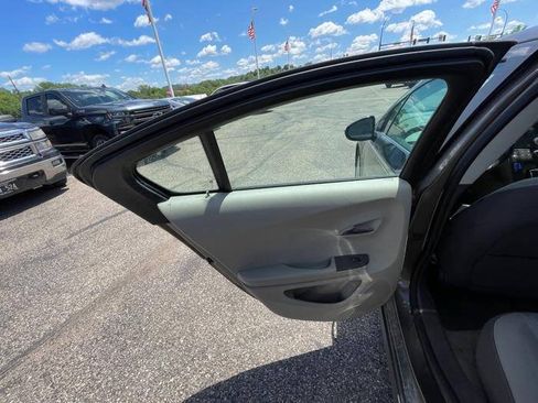 Used 2015 Chevrolet Volt FWD image 25