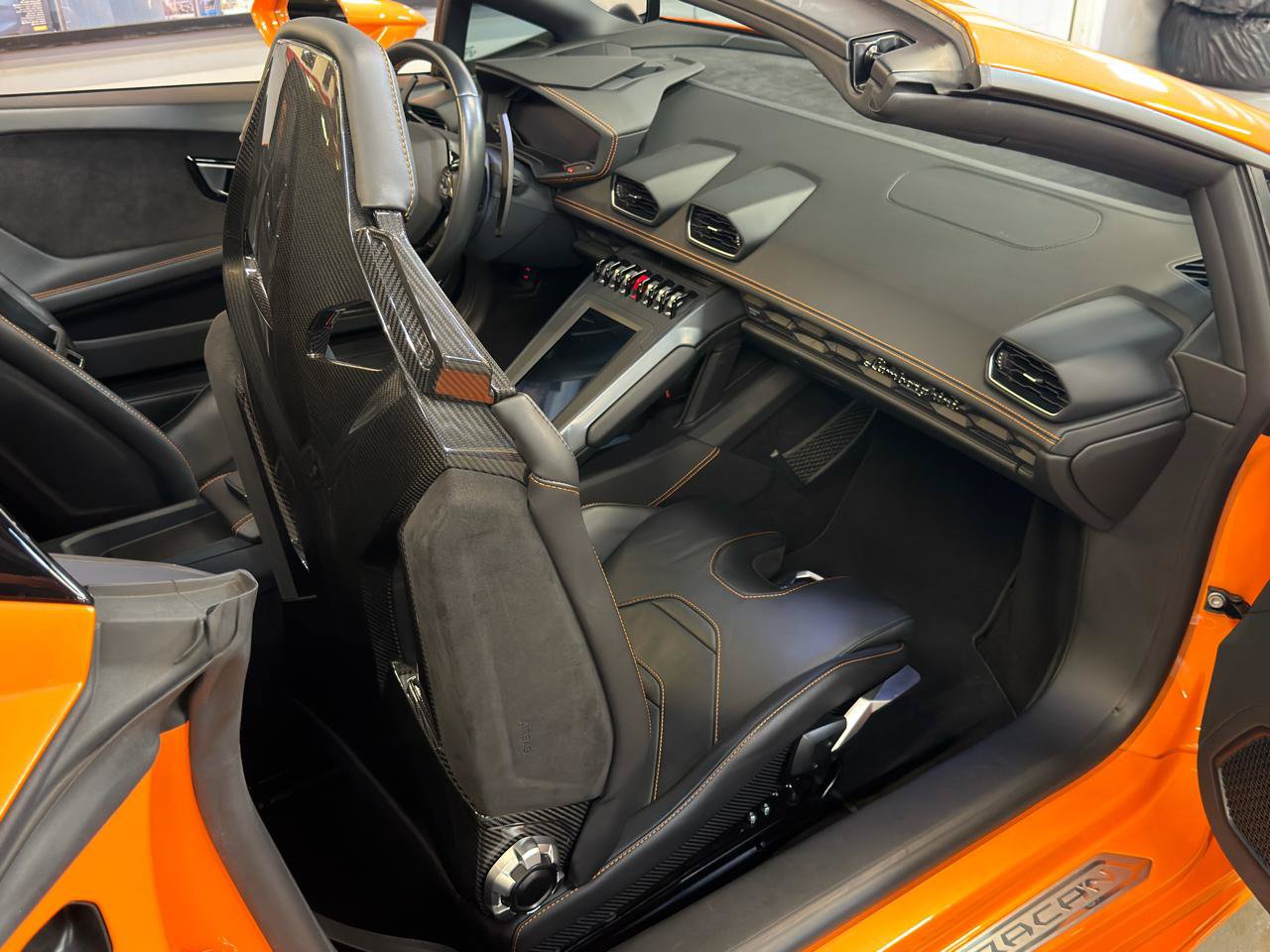 Used 2021 Lamborghini Huracan EVO RWD image 25