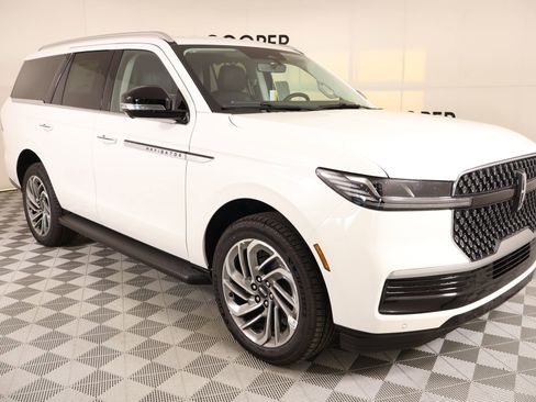 New 2026 Lincoln Navigator Premiere AWD/4WD image 1