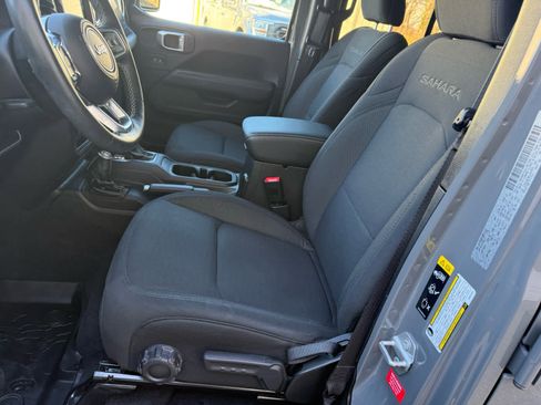 Used 2020 Jeep Wrangler Unlimited Sahara image 4