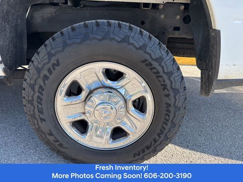 Used 2024 RAM 2500 Tradesman w/ Chrome Appearance Group AWD/4WD image 8