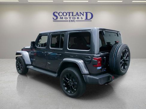 Used 2025 Jeep Wrangler Unlimited Sahara AWD/4WD image 8