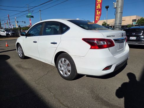 Used 2017 Nissan Sentra SV image 2
