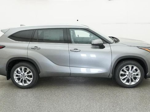 New 2026 Toyota Highlander Limited image 33