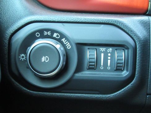Used 2022 Jeep Wrangler Rubicon AWD/4WD image 19
