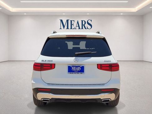 Used 2025 Mercedes-Benz GLB 250 4MATIC image 4
