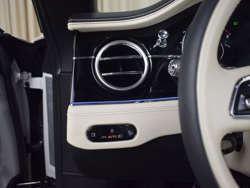 Certified 2026 Bentley Continental GTC AWD/4WD image 31