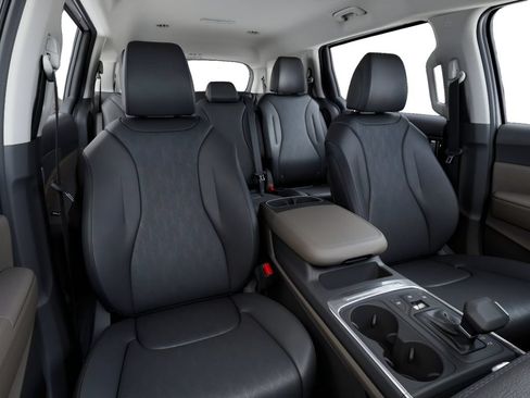 New 2026 Kia Carnival FWD image 15