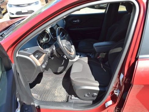 Used 2017 Jeep Cherokee Latitude w/ Comfort/Convenience Group image 17