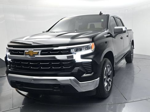 Used 2022 Chevrolet Silverado 1500 LT AWD/4WD image 3