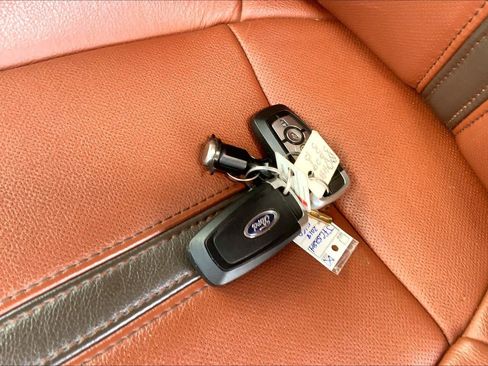Used 2018 Ford F150 King Ranch w/ Equipment Group 601A Luxury AWD/4WD image 14