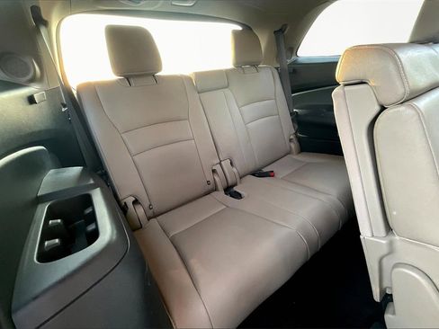 Used 2016 Honda Pilot Touring image 28